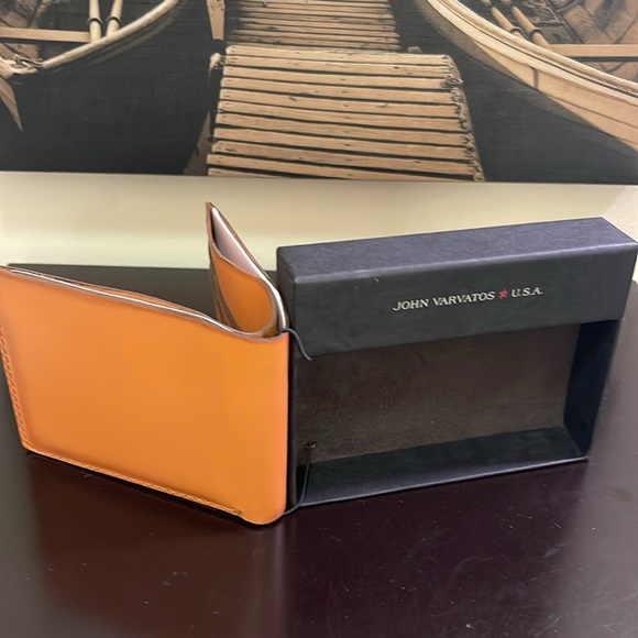 JOHN VARVATOS USA UNLINED LEATHER BILLFOLD - Picture 4 of 6